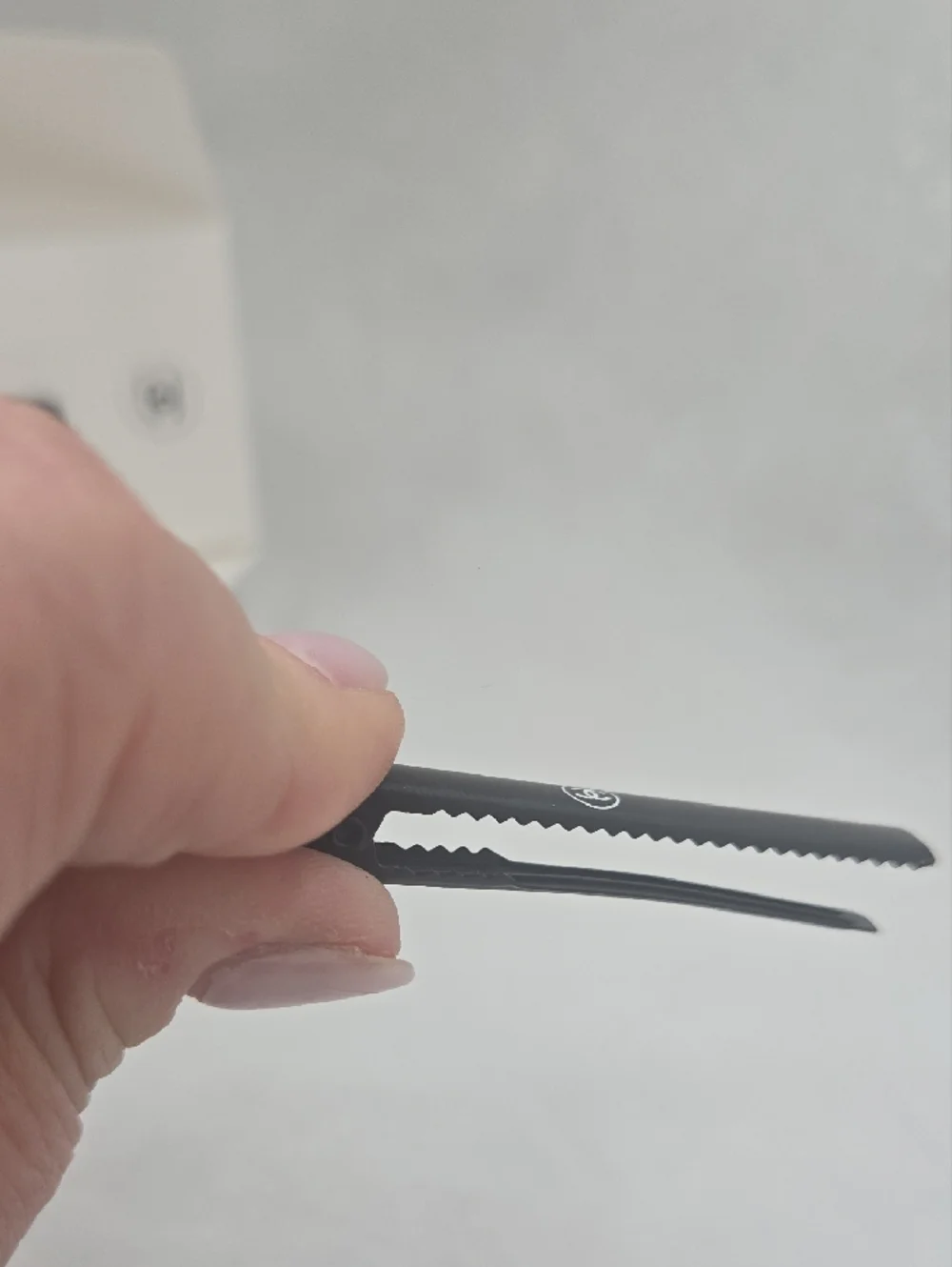 Luxury Beauty Hair Clips Set of 3 Black Logo Clips Gift Set - Picture 2 of 6